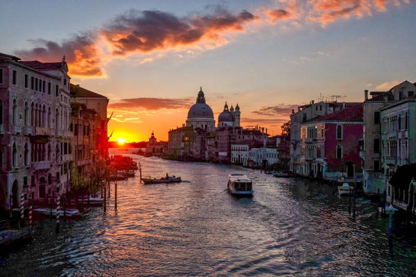 trasferimenti-acqua-box-marco-secchi-592865-unsplash